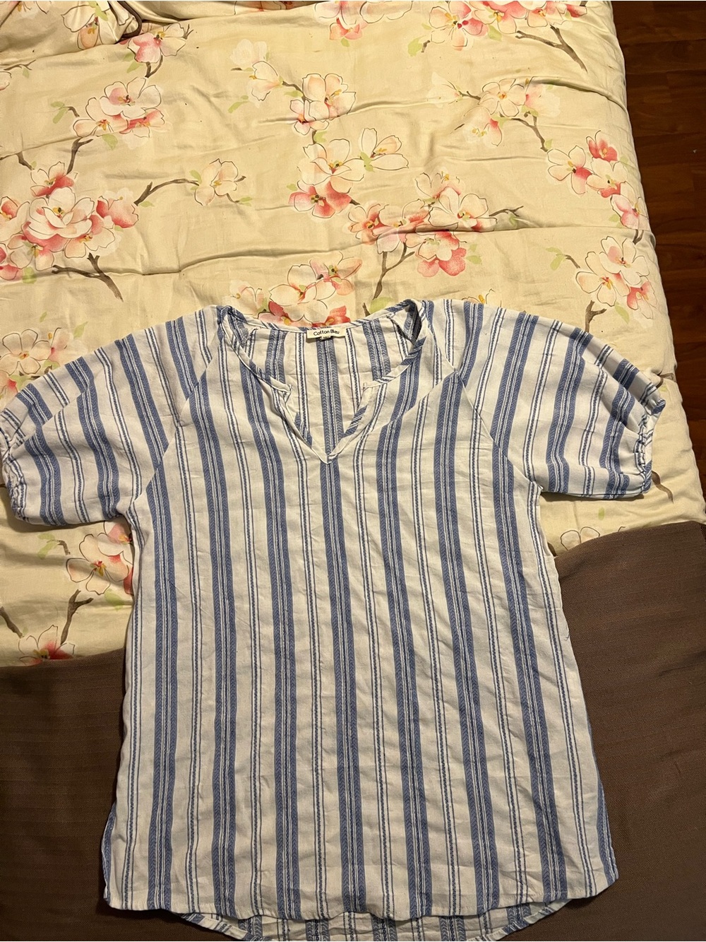 Women Cottom Bleu blue/white,short wing sleeves. Pullover Size medium